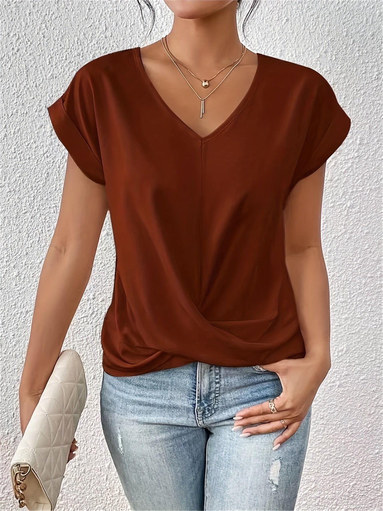Cleo™ - T-shirt décontracté avec encolure en cœur.